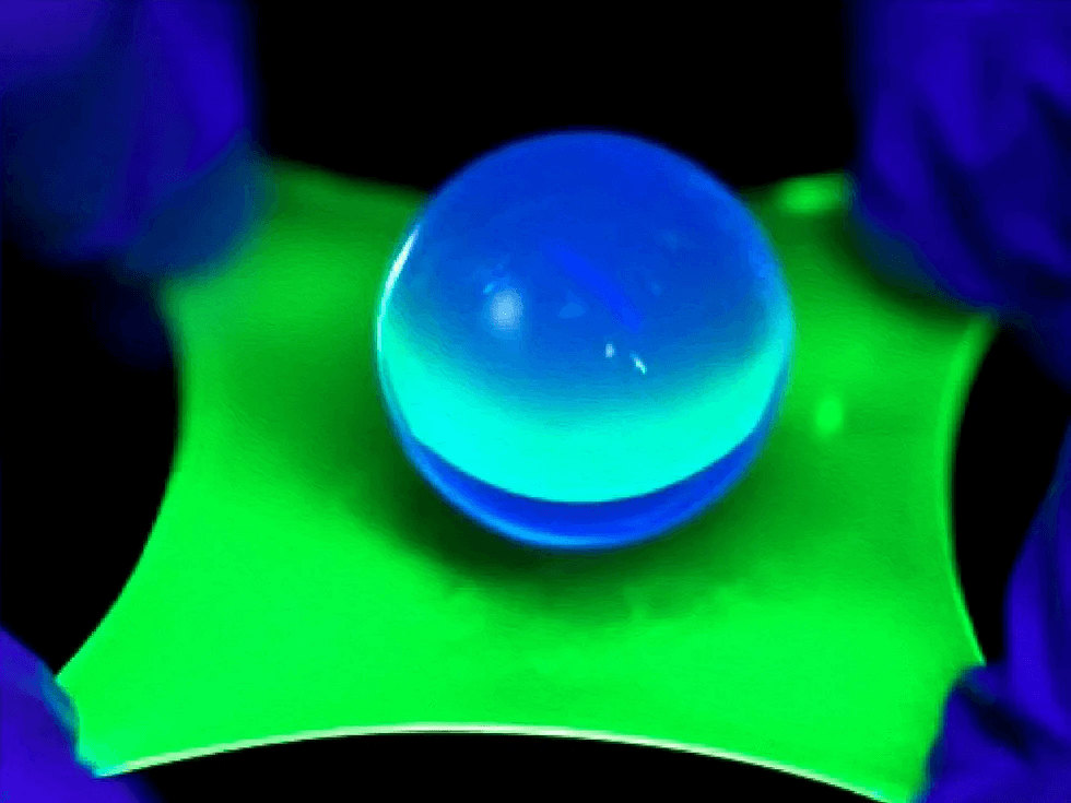 研究人员开发出一种可拉伸200%的OLED材料。